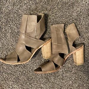 Free people, good used condition , size 7.5
